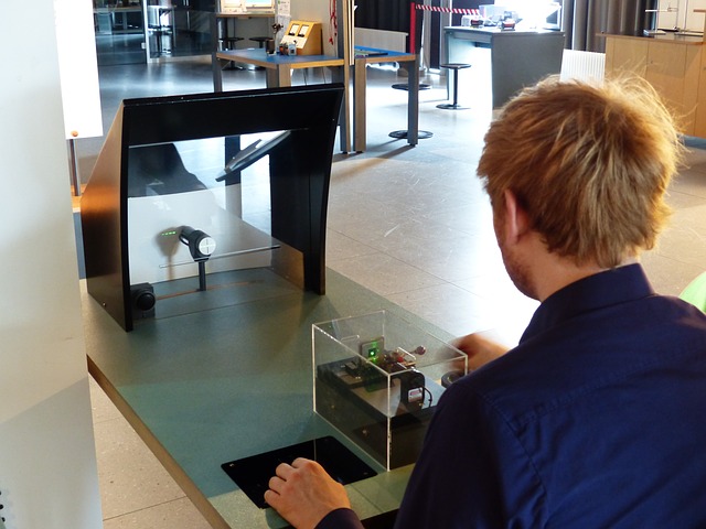 pokus fyzika muž.jpg